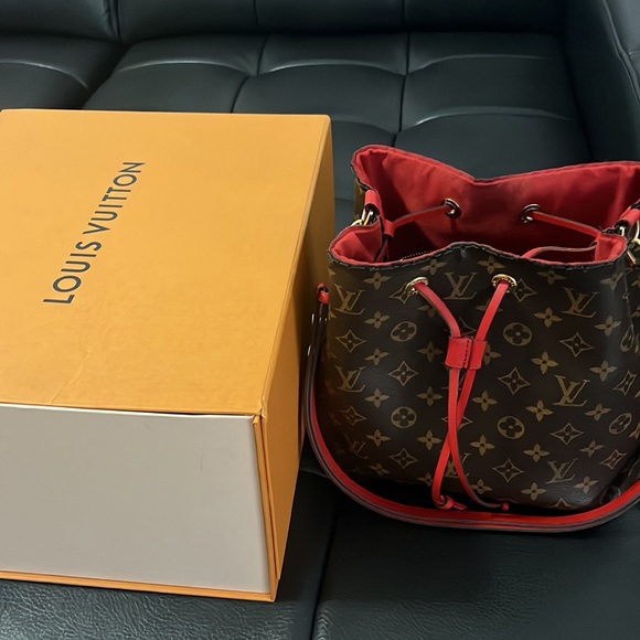Louis Vuitton Bag - Picture 2 of 5